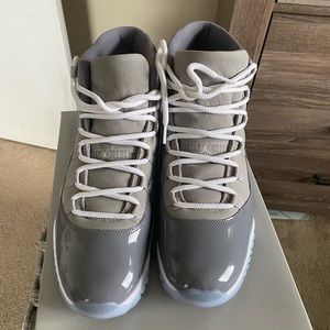 Air Jordan 11 Retro - Medium Gray - men’s size 13 - like new